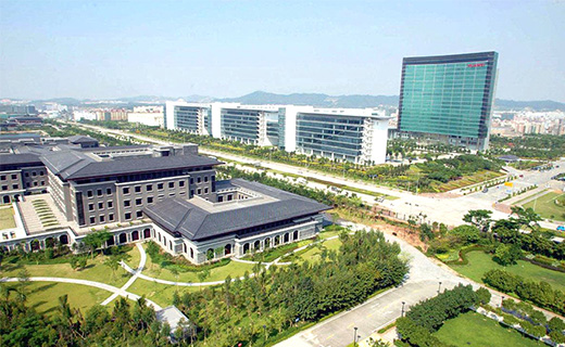 華為研發(fā)中心職工食堂采用了廣杰環(huán)保60000風(fēng)量靜電油煙凈化器+UV光解油煙異味凈化器，搭建一個(gè)油煙凈化率高達(dá)98.4%的油煙凈化系...