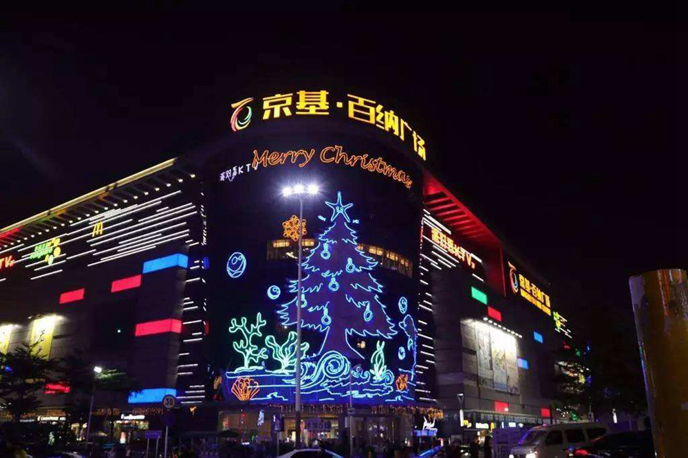 深圳京基百納廣場采用了廣杰環(huán)保自主研發(fā)的40萬風(fēng)量組合式油煙凈化器，搭建成一個可提供廣場內(nèi)所有餐飲店凈化油煙的通風(fēng)系統(tǒng)，該...