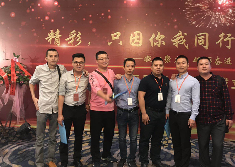 汕頭市廚具行業(yè)協(xié)會(huì)單位成員合照