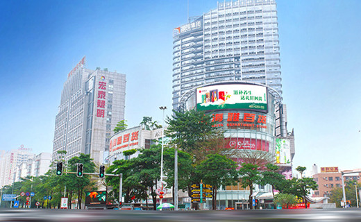 東莞南城海雅百貨邀請(qǐng)廣杰環(huán)保為其通風(fēng)系統(tǒng)加裝一套高效油煙凈化系統(tǒng)，廣杰環(huán)保根據(jù)現(xiàn)場(chǎng)情況為其推薦了12萬(wàn)風(fēng)量的靜電油煙凈化器...